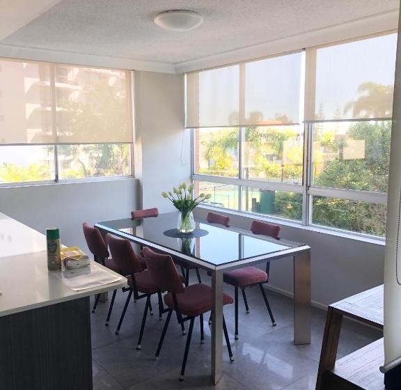 Superior 3-bedroom flat with a view, Oceania On Burleigh Beach