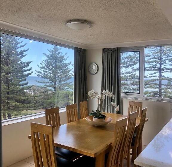 Superior 2-bedroom flat with a view, Oceania On Burleigh Beach