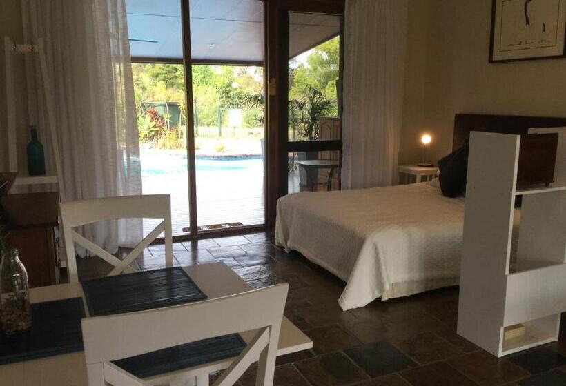 Студио Стандарт Вид на Бассейн, The Croft Bed And Breakfast
