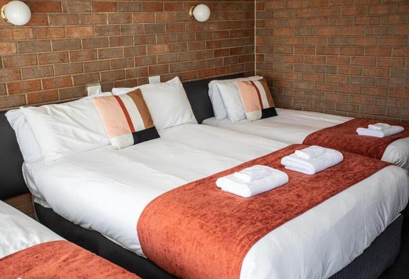 Семейный Номер, Moama Motel