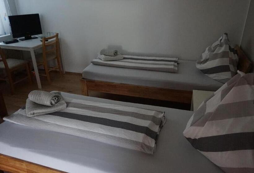 غرفة قياسية ثلاثية, Roccos Raum