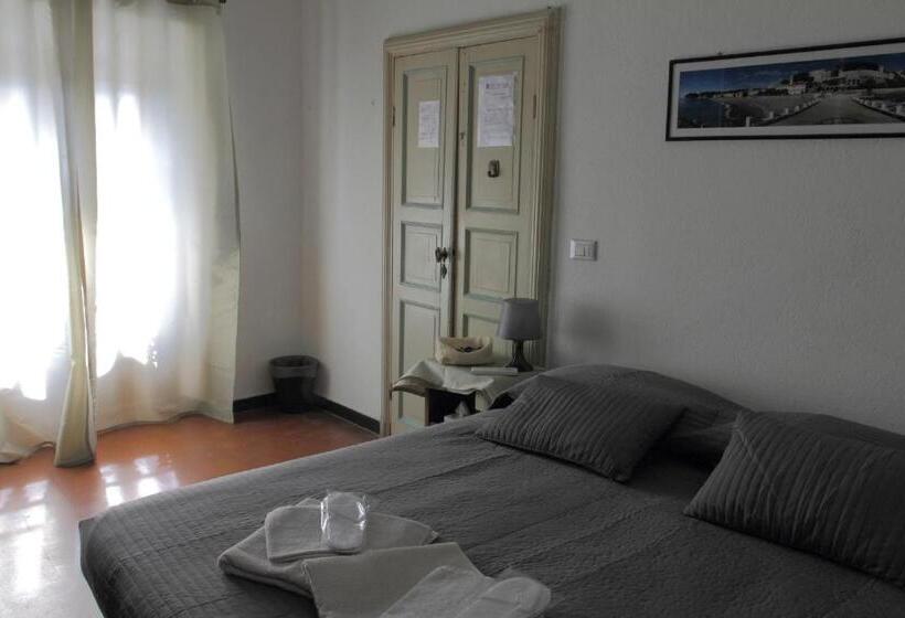 اتاق استاندارد چهار تخته, B&b La Torre Celle Ligure
