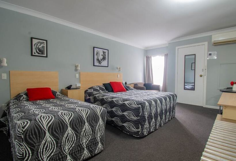Семейный Номер, Gundagai Motel