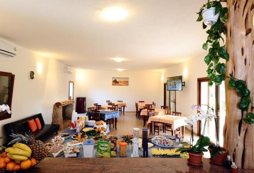 اتاق اکونومی, Agriturismo Salmarina