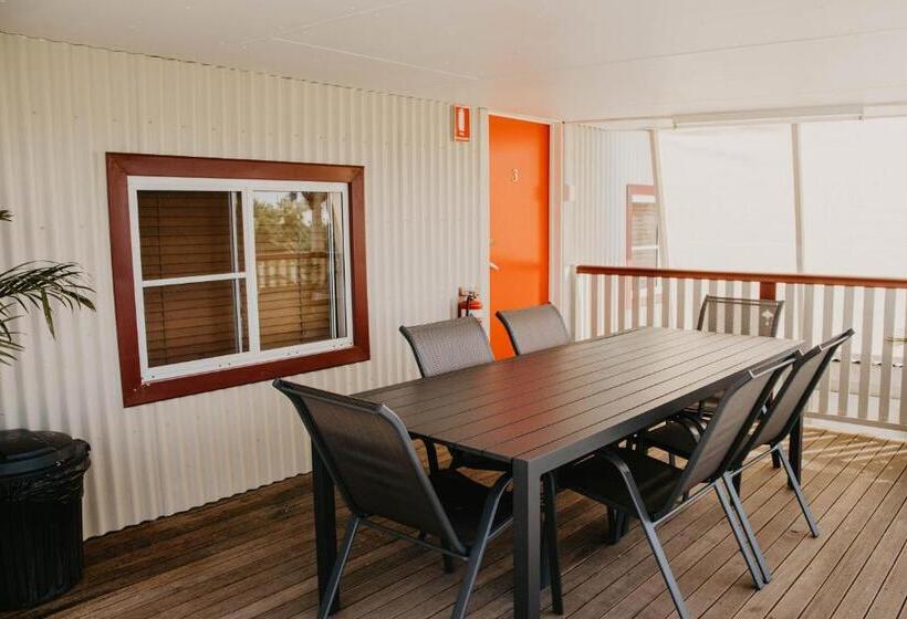 패밀리 스위트, Winton Outback Motel