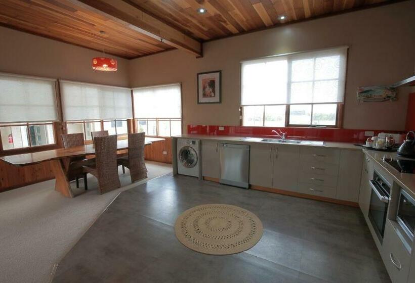 스위트, Cable Station Accommodation