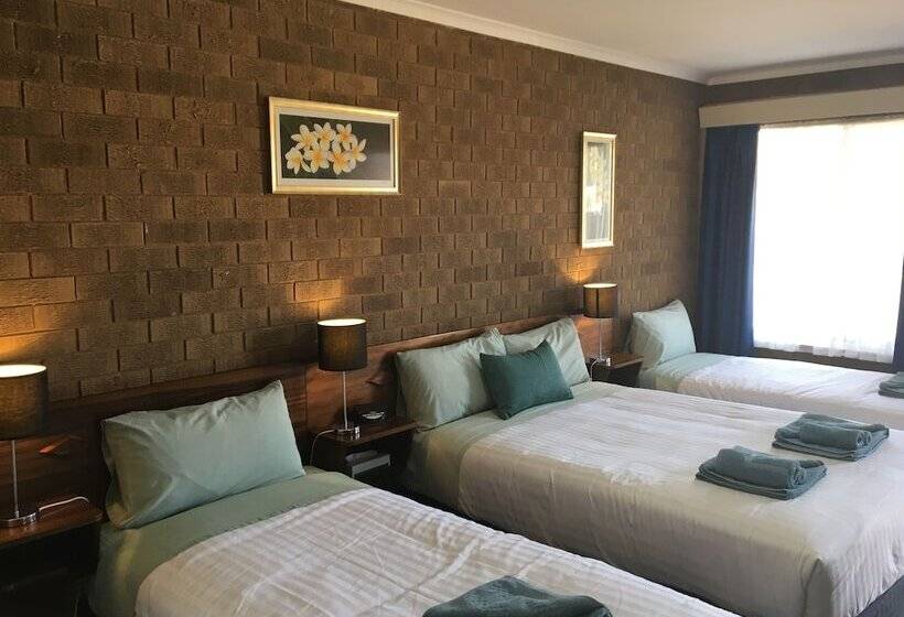 패밀리 룸, Camellia Motel