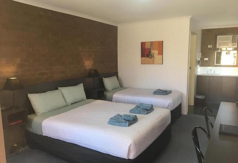 패밀리 룸, Camellia Motel