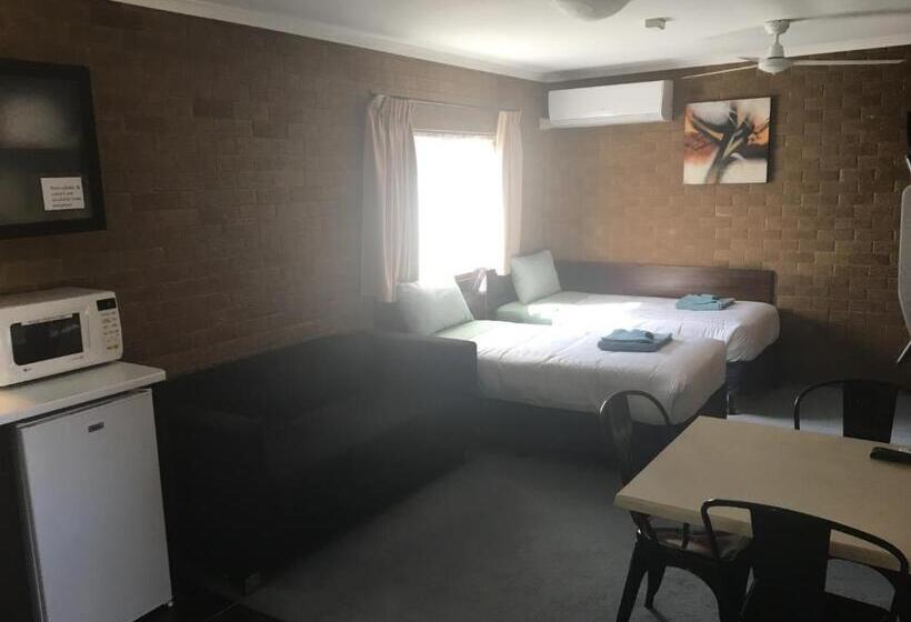 Семейный Номер, Camellia Motel