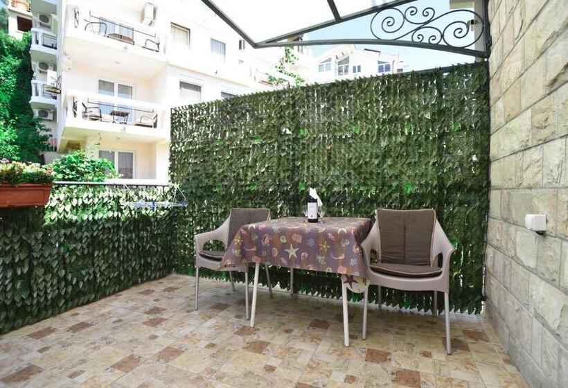 استودیو استاندارد با چشم‌انداز باغ, Apartments And Rooms Drago