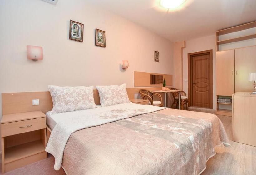 استودیو استاندارد با چشم‌انداز باغ, Apartments And Rooms Drago