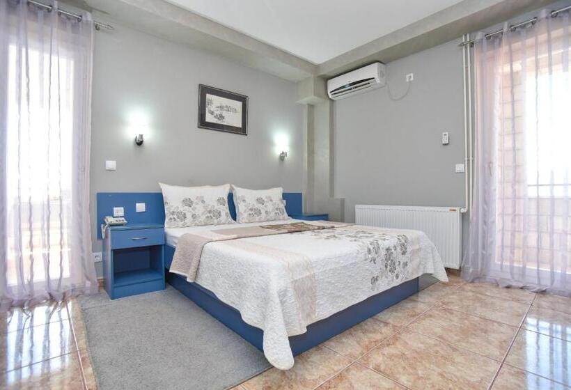 اتاق لوکس با بالکن و چشم‌انداز دریا, Apartments And Rooms Drago