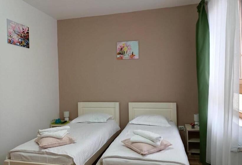 اتاق لوکس, Casa Geppetto