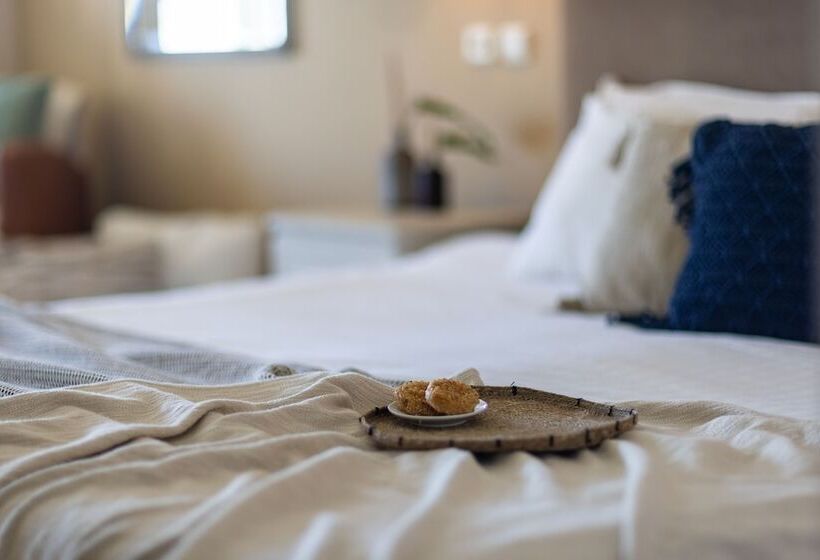سوییت جونیور با چشم‌انداز دریا, Giannoulis   Grand Bay Beach Resort