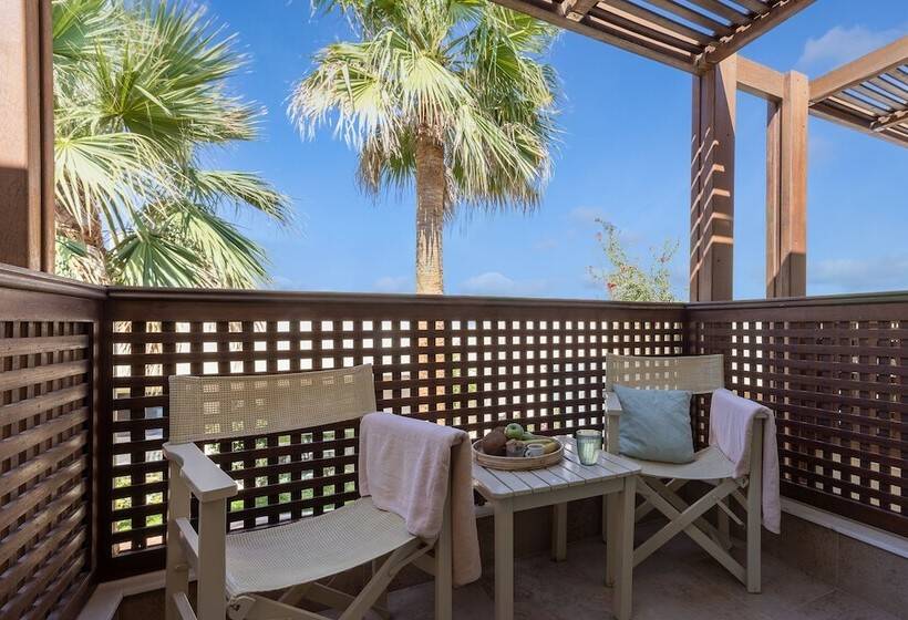 اتاق استاندارد با چشم‌انداز باغ, Giannoulis   Grand Bay Beach Resort