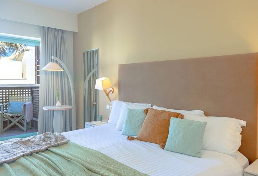 اتاق استاندارد با چشم‌انداز باغ, Giannoulis   Grand Bay Beach Resort