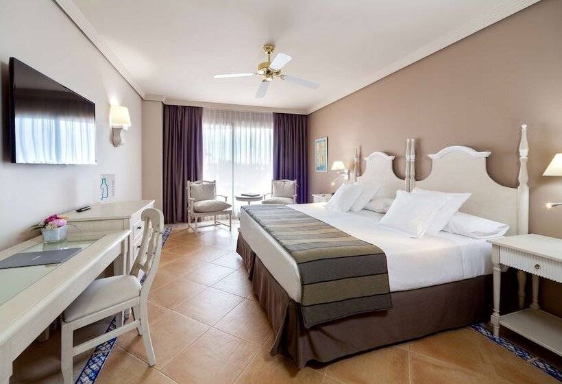 Номер Superior Вид на Бассейн, Barcelo Marbella