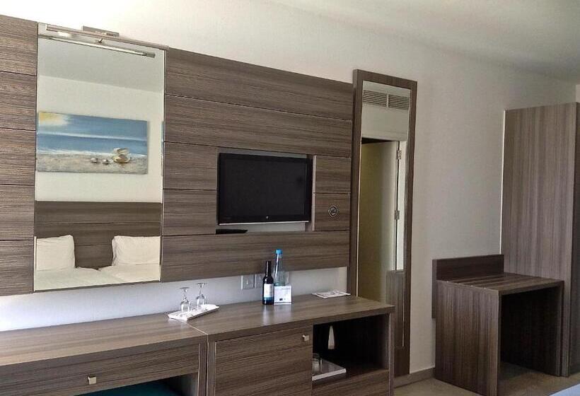 Номер Superior Вид на Море, Limanaki Beach Hotel & Suites