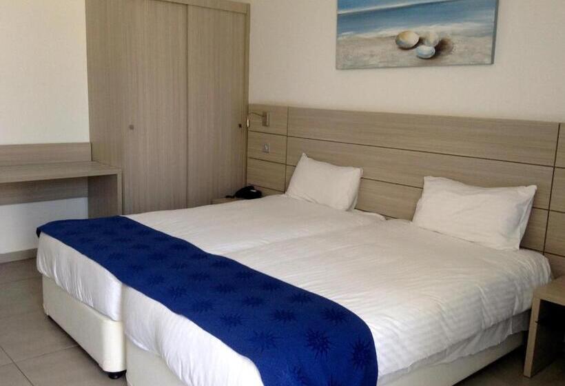 Полулюкс Вид на Бассейн, Limanaki Beach Hotel & Suites