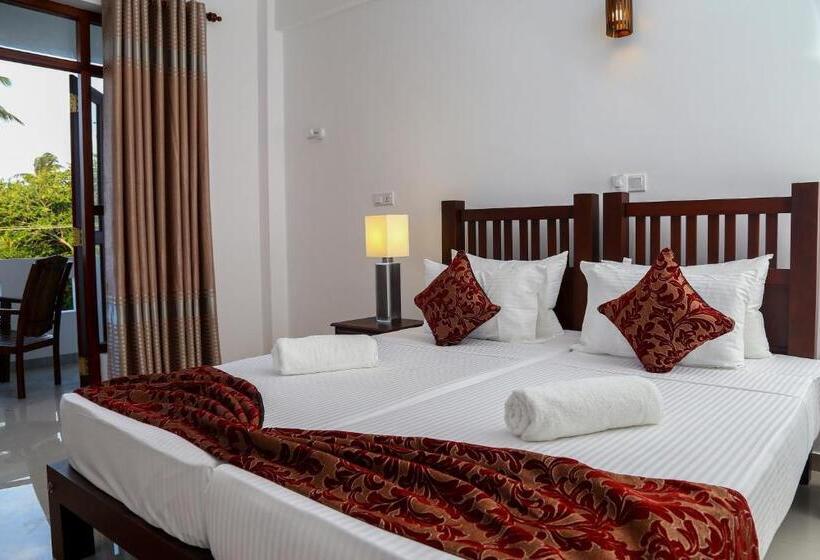 Quarto Deluxe com Sacada, Hikka Regent