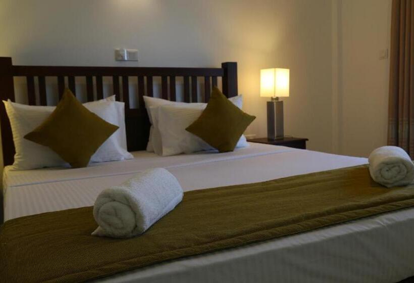 Quarto Deluxe com Sacada, Hikka Regent