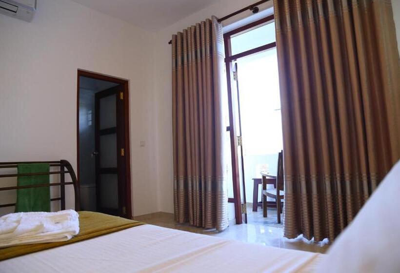 Quarto Deluxe com Sacada, Hikka Regent