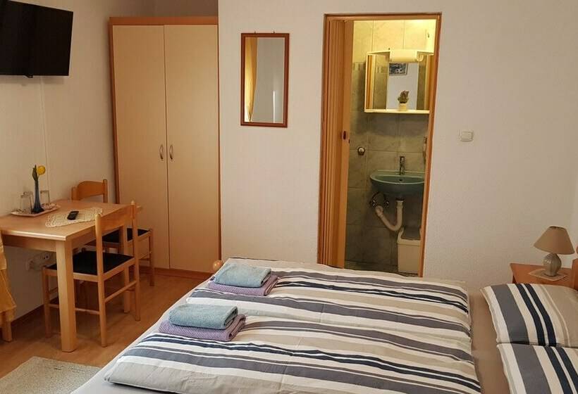 اتاق استاندارد سه نفره, St George B&b