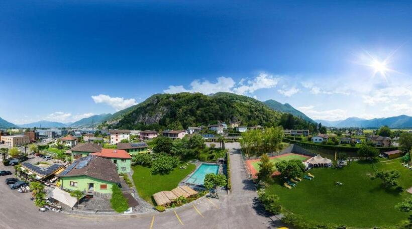 Семейный Номер, Bamboohouse Motel Riazzino