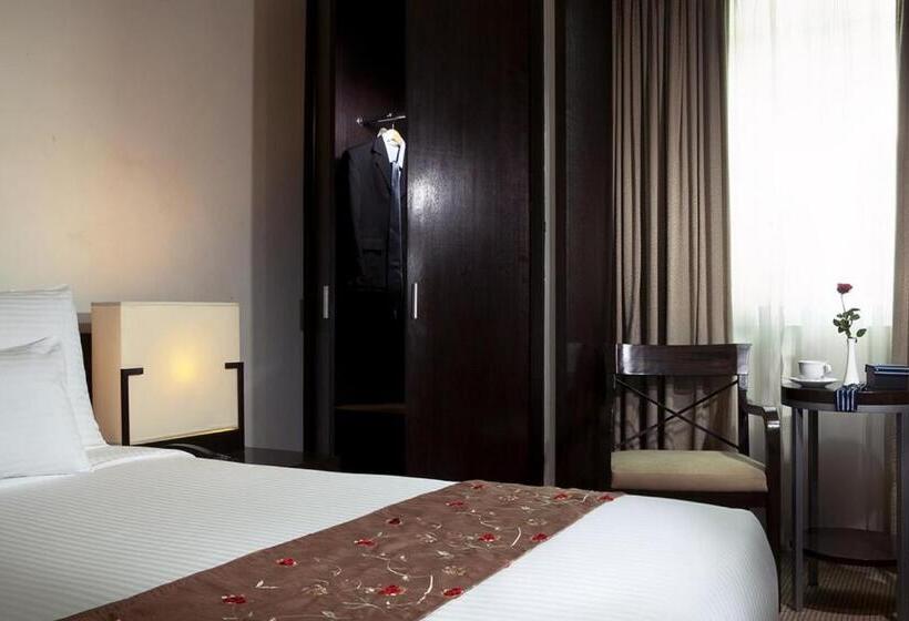 Полулюкс, Waterfront Cebu City Hotel & Casino