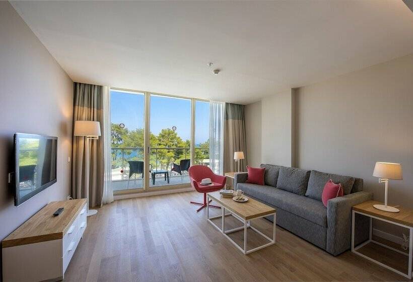 オーシャンビューデラックススイート, Akra Kemer