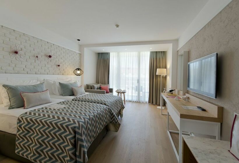 Quarto Superior Quádruplo, Akra Kemer