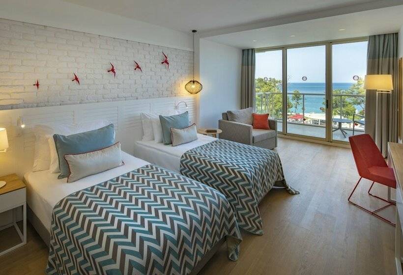 Quarto Superior Quádruplo, Akra Kemer