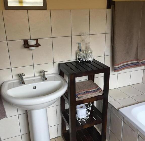 חדר משפחתי, Grace Country Retreat