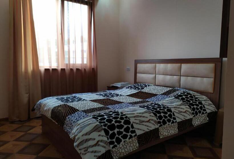 Номер Стандарт Вид на Сад, Alex Hotel In Shinuhayr