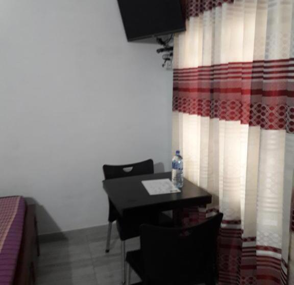 חדר סטנדרט, White Wall