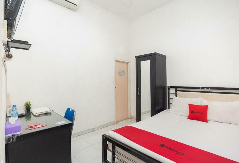 Номер Стандарт, Reddoorz Syariah Near Grand Galaxy Park