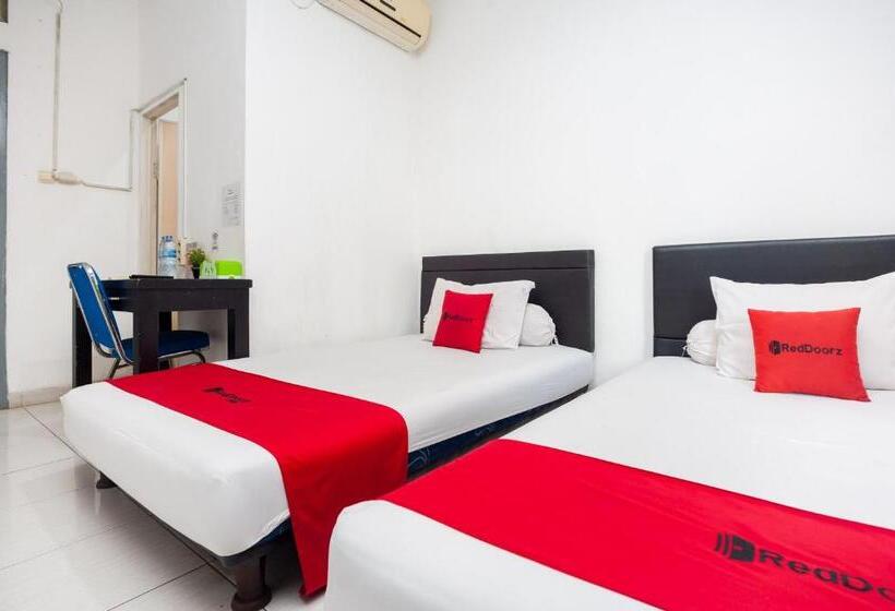 Номер Стандарт, Reddoorz Syariah Near Grand Galaxy Park