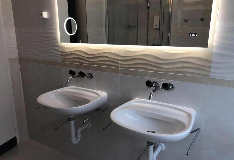 Номер Стандарт Совместная Ванная, Seeblick Smart Hotel Rössli