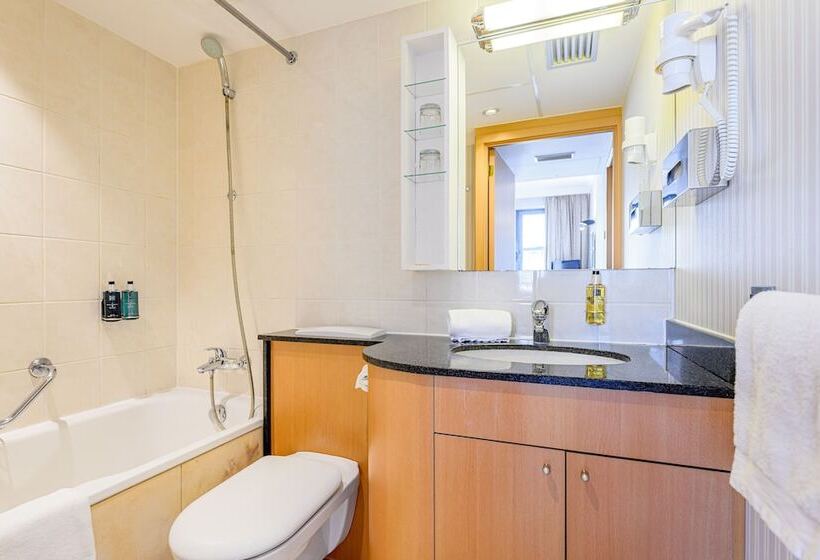 Appartement met 3 Slaapkamers, B Aparthotel Ambiorix