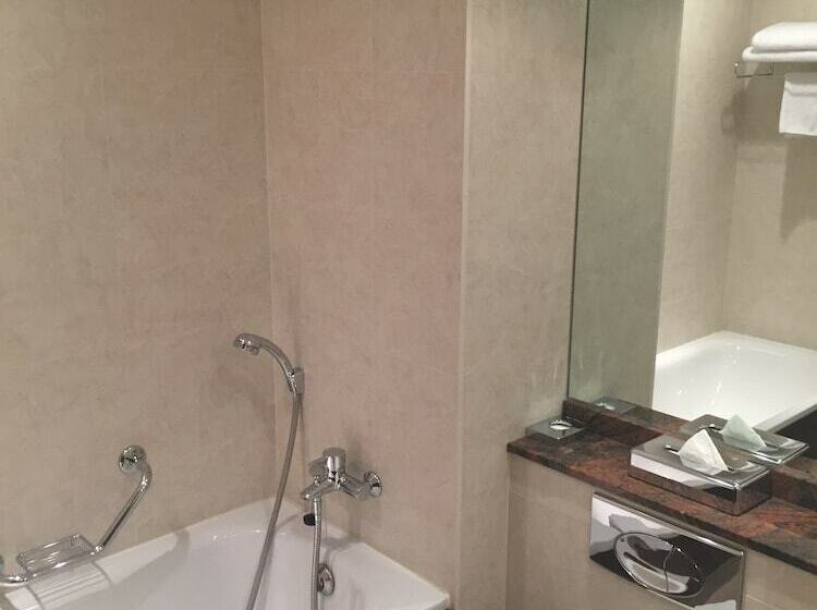 اتاق استاندارد, Castleknock