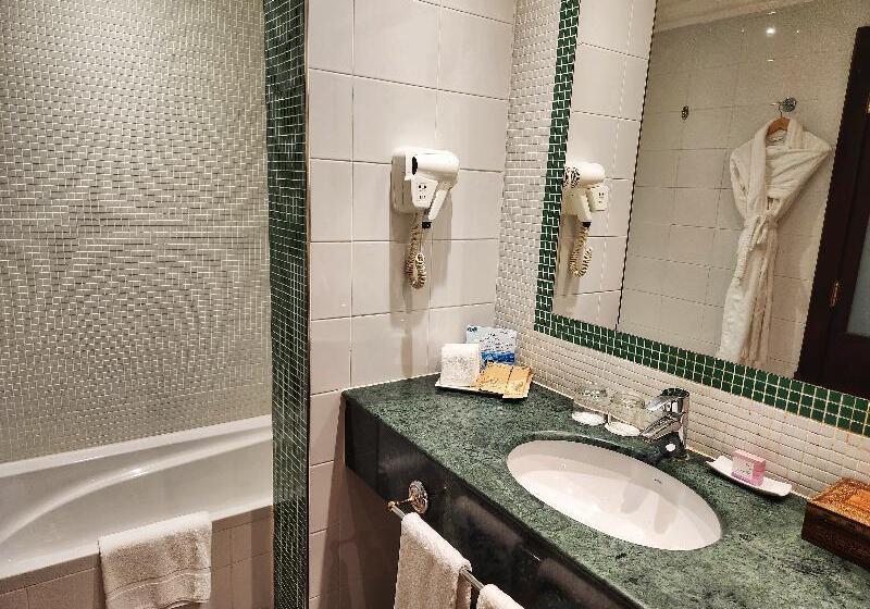 اتاق سوپریور با تخت بزرگ, Mövenpick Hotel Kuwait