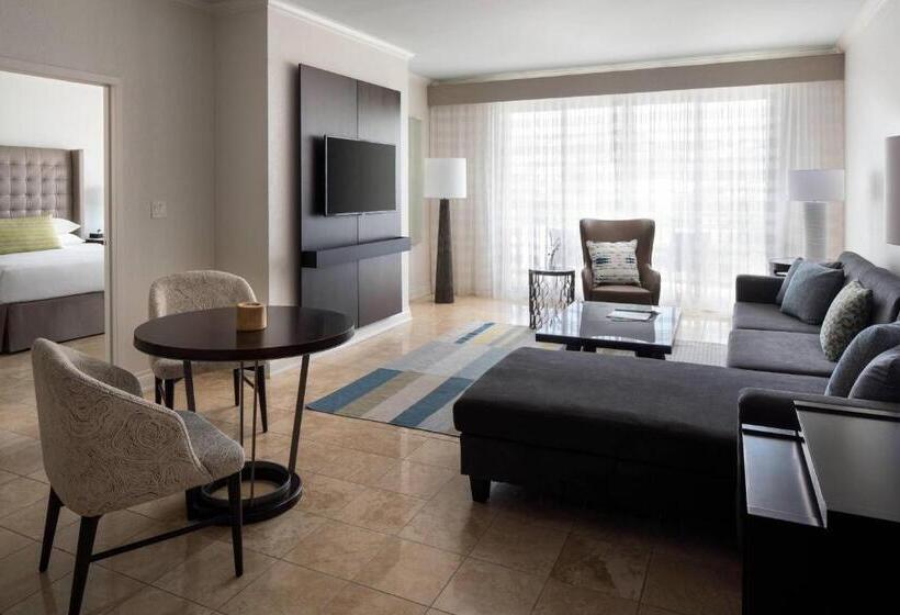 سوئیت رویال با چشم‌انداز زمین گلف, St. Kitts Marriott Resort & The Royal Beach Casino