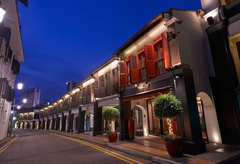 اتاق پرمیوم, The Scarlet Singapore