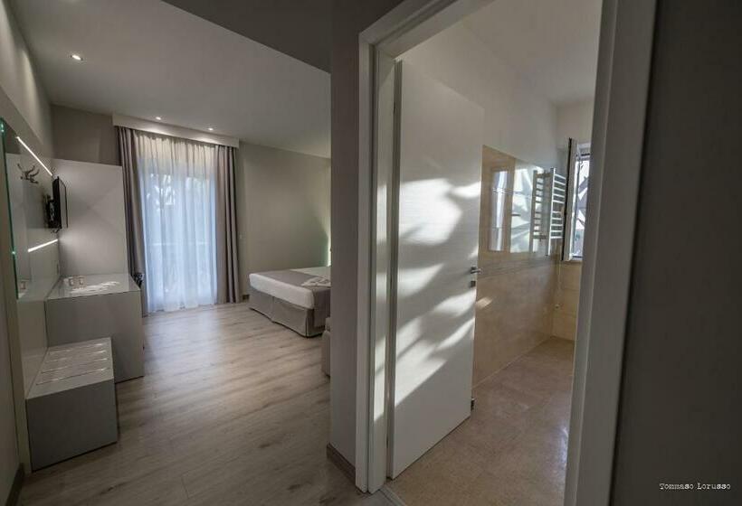 اتاق سوپریور, Holygold Suite