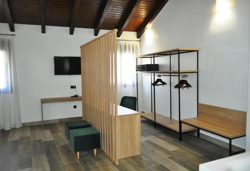 Люкс, Hostal Restaurante Villa De Brihuega