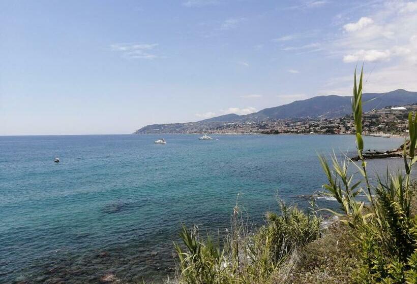 استودیوی استاندارد با چشم‌انداز دریا, Villaggio Turistico La Vesca