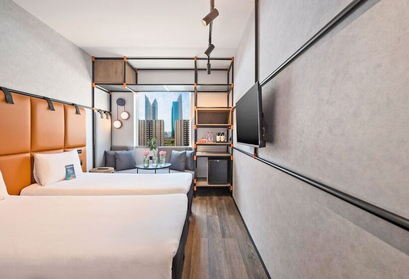 Номер Стандарт, Ibis World Trade Centre