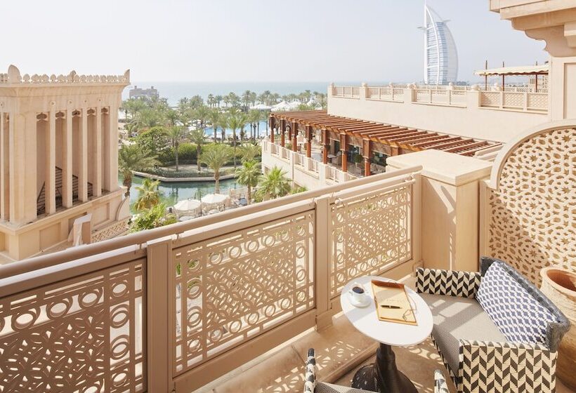 Полулюкс, Jumeirah Al Qasr Dubai