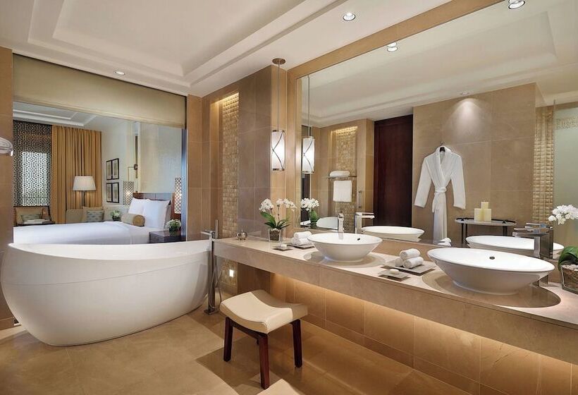 Номер Клуб Вид на Море, The Ritz-Carlton, Dubai