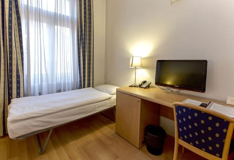 Quarto Triplo Estandar, Tivoli Prague